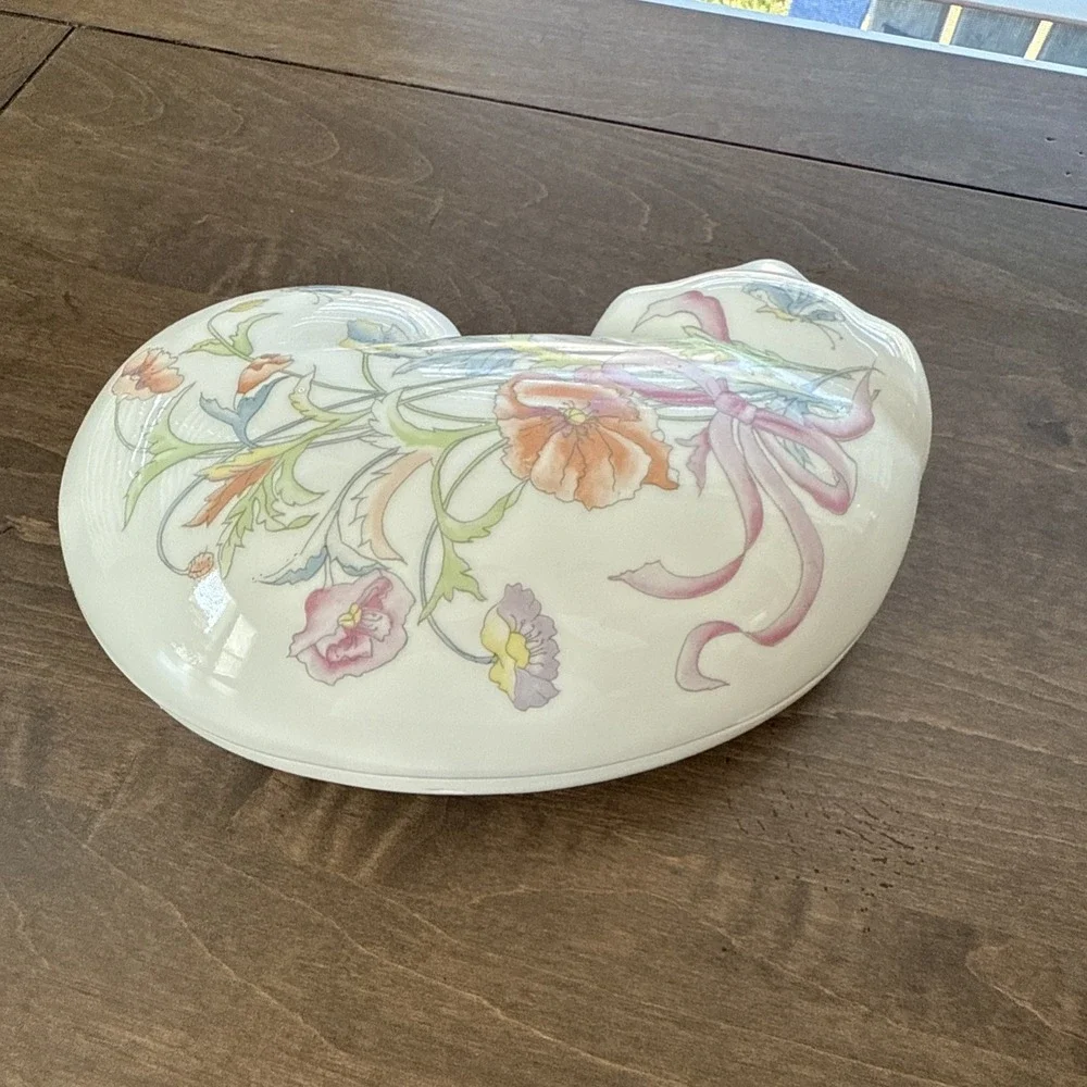 60s VTG Elizabeth Arden DOG Trinket BOX Wild Flower BUTTERFLIES Vanity Decor